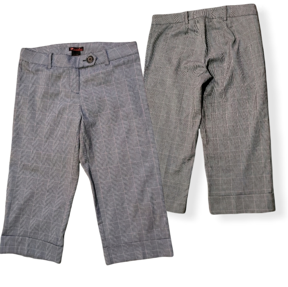 First Kiss👄 Plaid Capris Pants, size 9